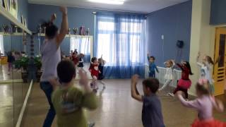 Вика + Урок танцев в детском саду Вика + Урок танцев в детском саду