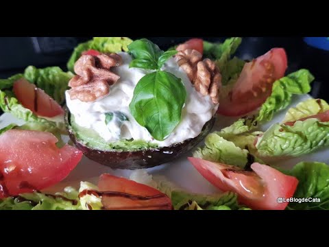 salade-d'avocat-farci-au-gorgonzola-et-aux-noix