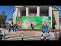 Школьники 9 класс танцуют вальс. Парад Победы в Камском Устье, Татарстан.