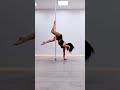 Эти трюк на пилоне выглядит легко…  😏 #short #olushkasmi #poledance