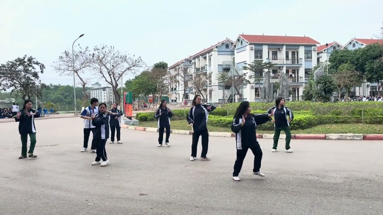 Khiêu vũ Chiếc khăn piêu- Đại đội 20 - K175 với sự tham gia của thành viên 25TH2 