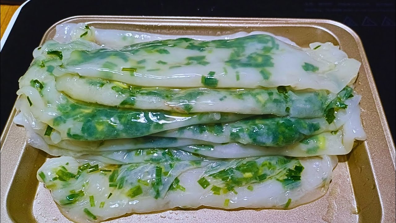 BÁNH CUỐN TRÁNG CHẢO, cách lấy bánh ra khỏi chảo mượt mà nhất.