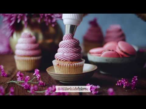 lime-cupcakes-filled-with-raspberry-jam-and-cream-cheese-frosting