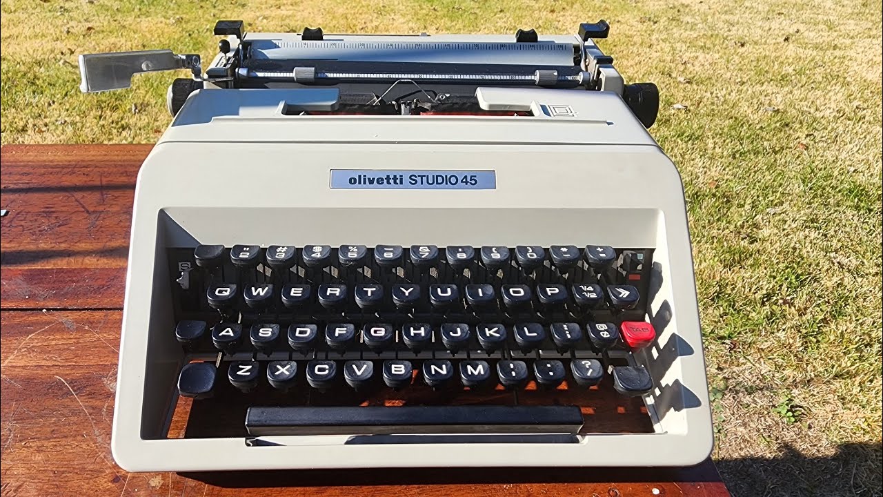 olivetti STUDIO 45 typewriter to change transparent paper holder