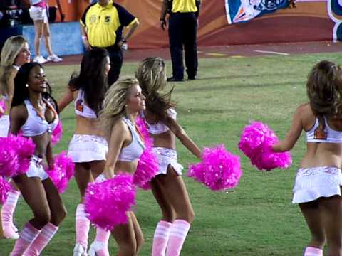 HOT BLONDE CHEERLEADER NEW ENGLAND PATRIOTS BEAT THE MIAMI DOLPHINS IN
