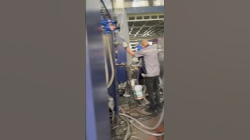 Short Cycle Hot Press Machine Engineers Caught on Camera During Trial Run/Máy ép nóng chu kỳ ngắn