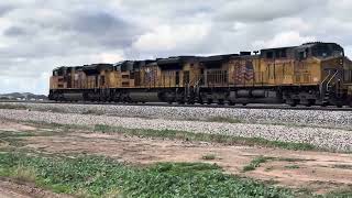 Beautiful fall day after a rain this WB UP stack at high speed.