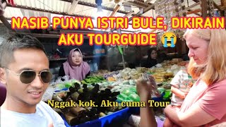 BELI JAJANAN PASAR, MALAH PENJUAL PIKIR AKU TOURGUIDE