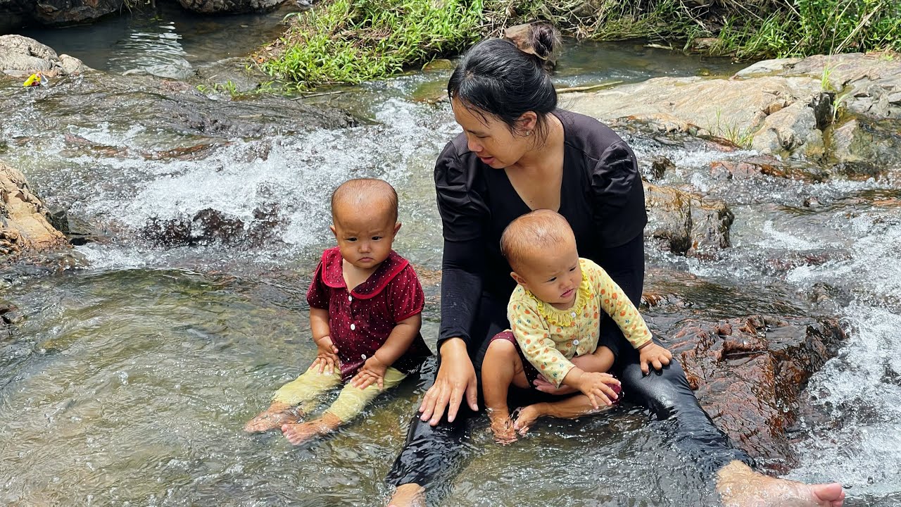 It's hard for a single mother to take her two children to wander in the woods 