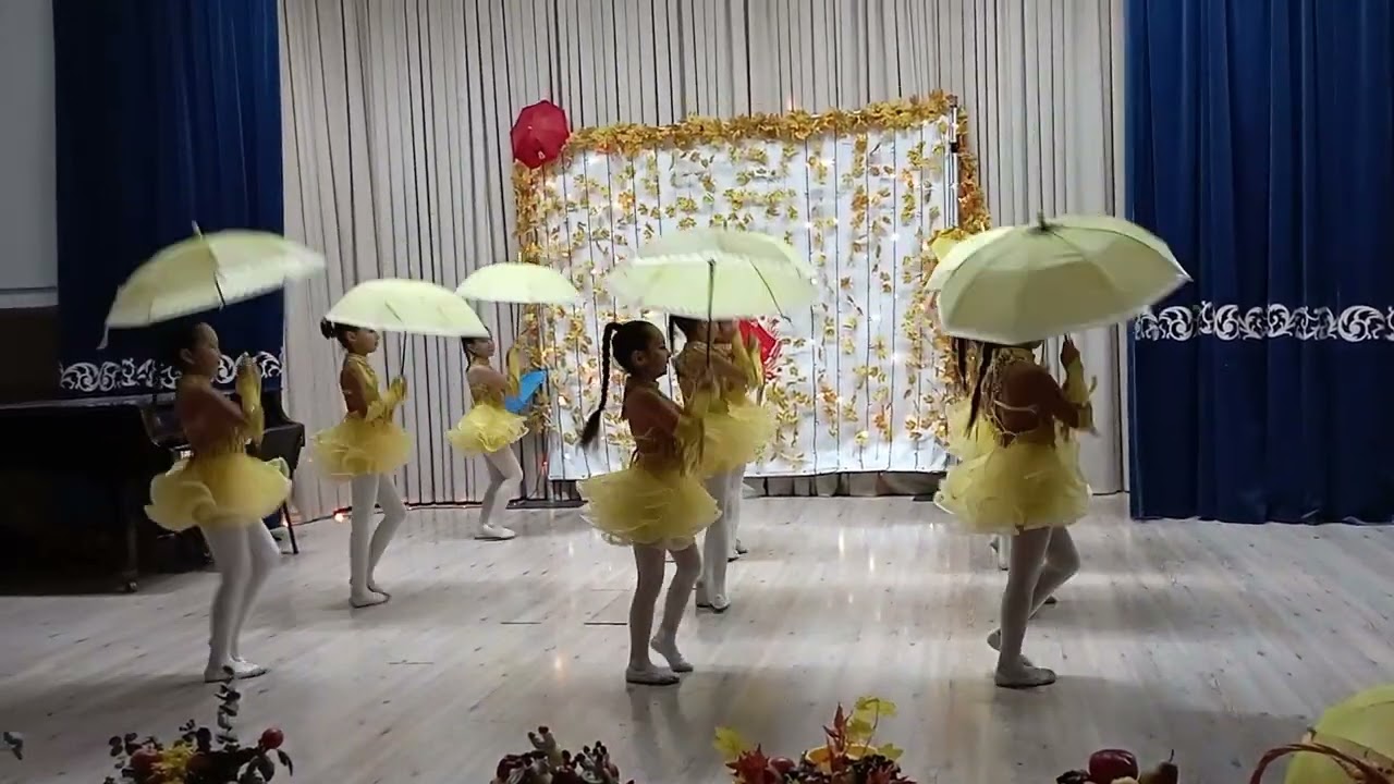 11 декабря 2025 г.Осенний бал #dance #осеннийбал#школа#танцы#тренд 