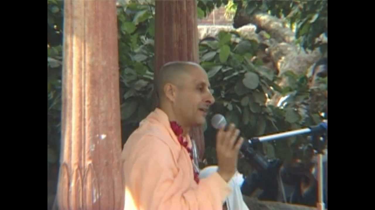 HH Radhanath Swami at Kaliya Ghat (Vrindavan Yatra 2004)