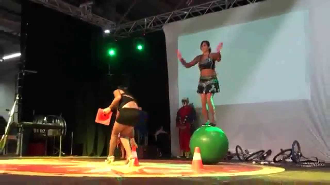 Spectacle d'acrobatie - prenez un spectacle d'acrobatie - YouTube