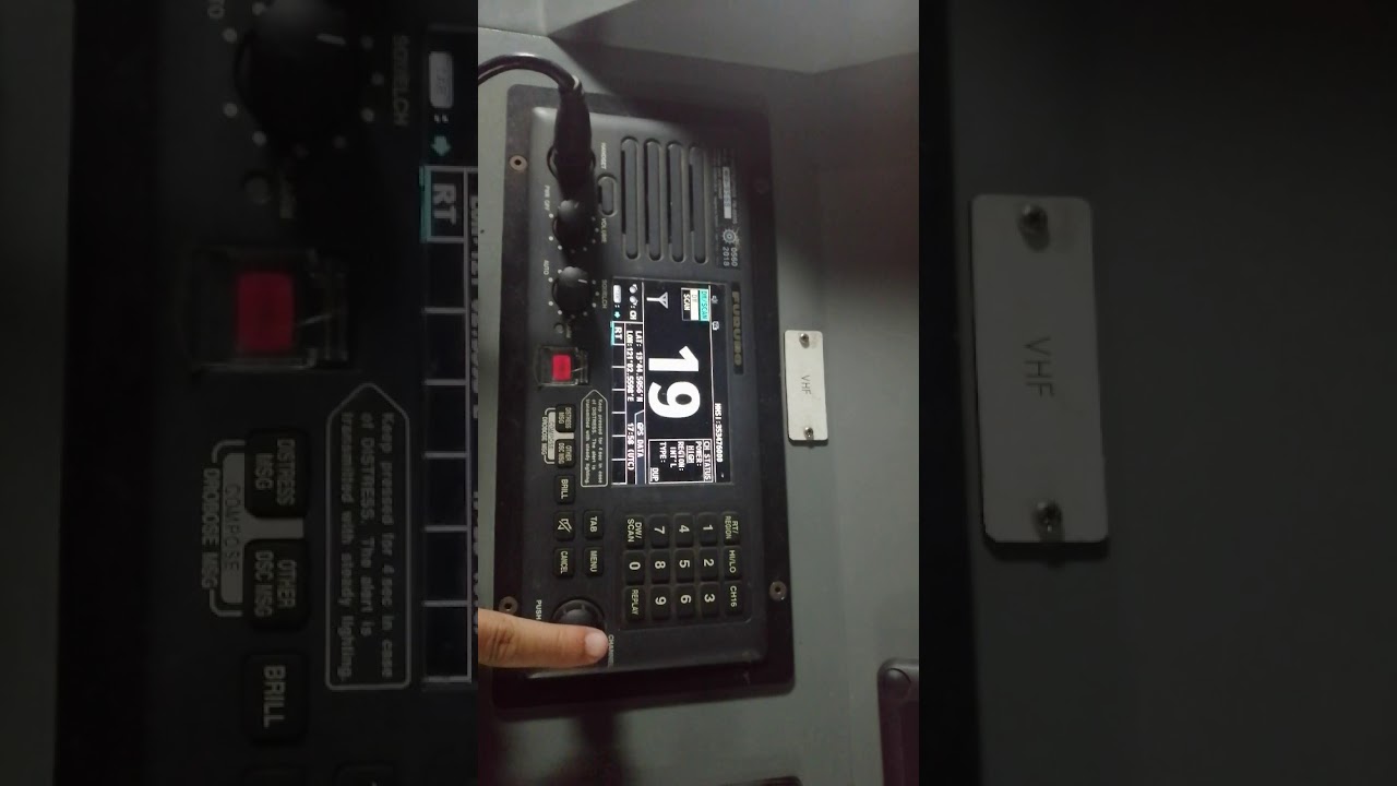 VHF radio selecting dual watch by DW