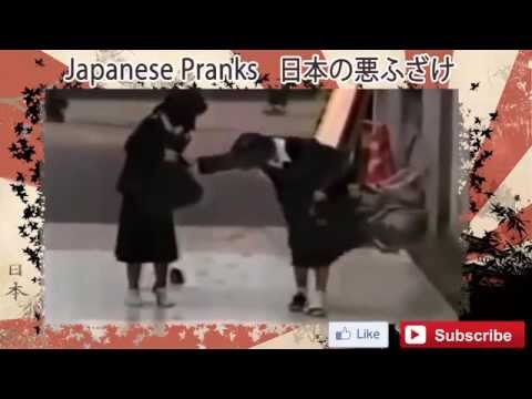 japanese-pranks-02---glue-on-the-street