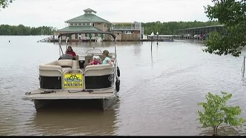 Patrons, businesses try to make best of high water...