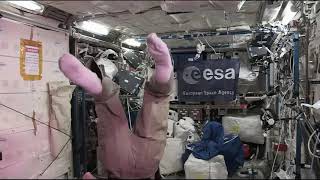 Glitches in the matrix - zero gravity FAIL #4 (space station astronaut scam)