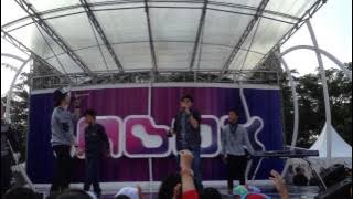 The Bangs gagal pede