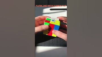 Vertical stripes pattern on a Rubik’s cube.