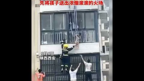 這一刻，父親把所有希望都給了孩子。網友：父母的愛是如此無私！ - 天天要聞