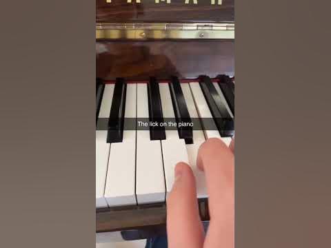 The lick on the piano - YouTube