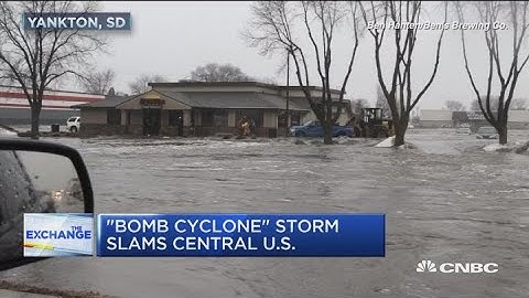 'Bomb cyclone' storm slams Central U.S.