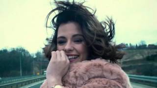 Download Lagu LOLA – Sose Vagy Egyedül (Official Music Video) MP3