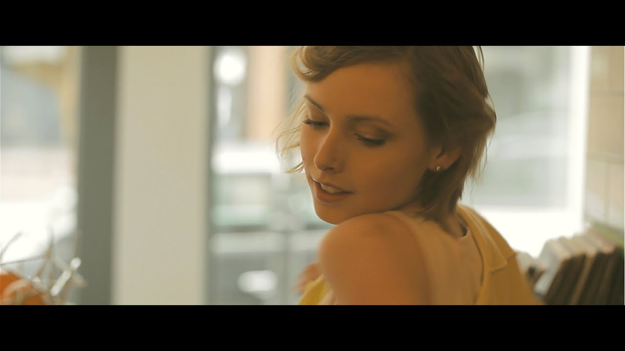 Robert Robert - Americano ft. Coriande (OFFICIAL VIDEO)