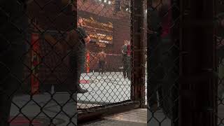 公式計量セレモニーでフェイスオフを終えたあと、オクタゴンの感触を確かめるアルジャメイン・スターリング💪😎 #UFC288