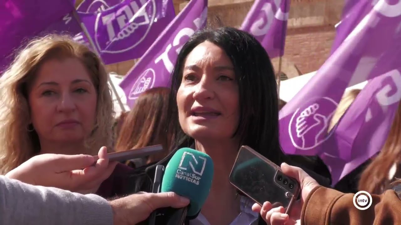 La Almería feminista se echa a las calles y clama, un año más, igualdad en el 8-M