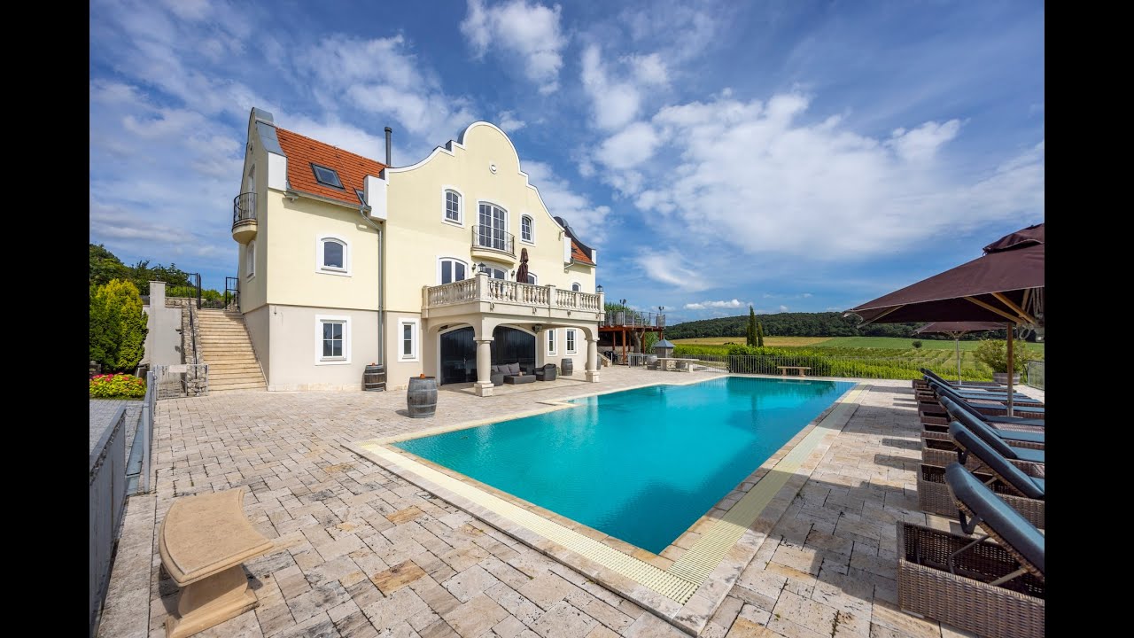 Stunning Mediterranean Estate surrounded by Vineyards - Engel & Völkers Hungary