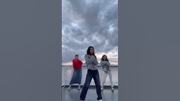 TikTok girls in Victoria 🇨🇦 #travel #Canada #victoria
