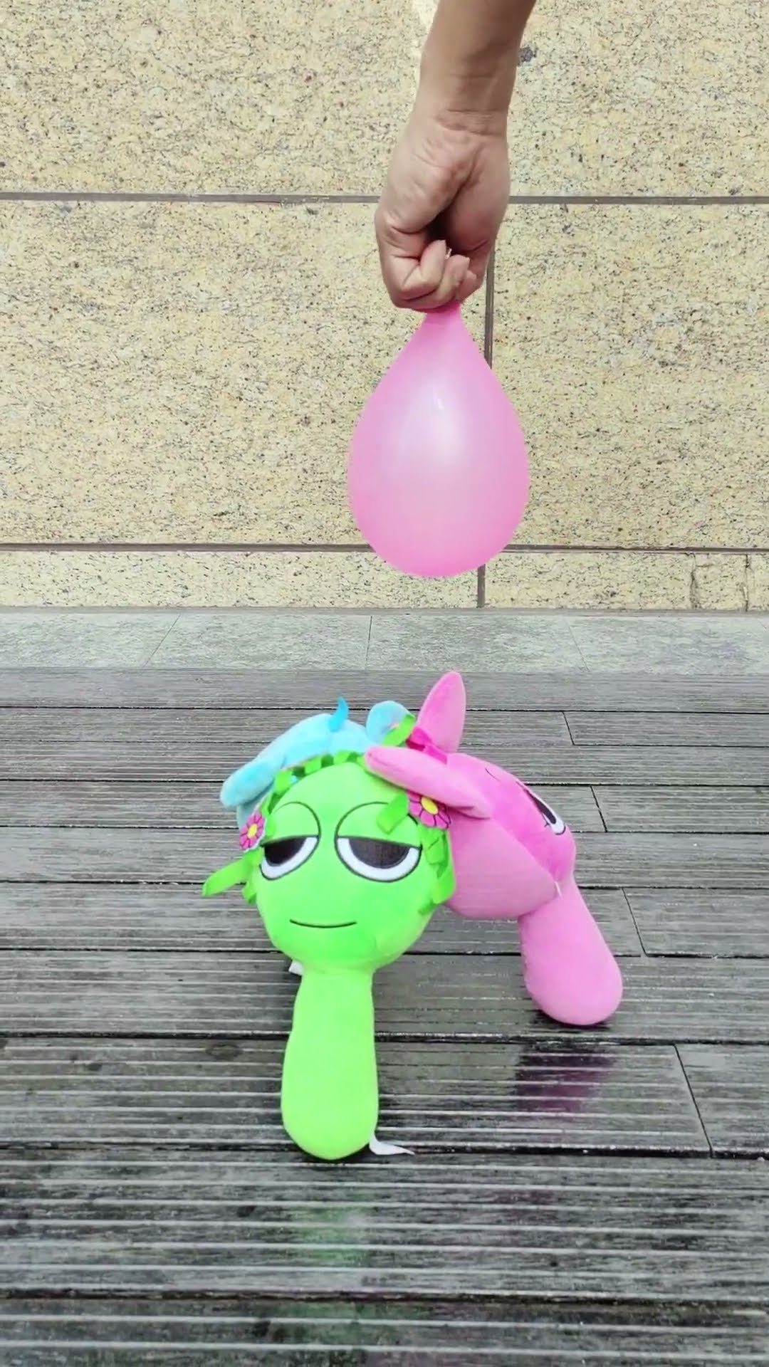 Sprunkis vs water balloons
