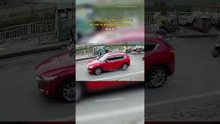 Học Sinh Trêu Đùa Nhau Trên Đường Làm Các Cụ Phải Gánh Còng Lưng