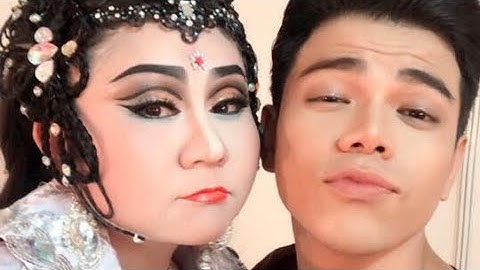 Nghệ sĩ Hoàng Hải dẫn chương trình buổi rút thăm trúng thưởng ngày Quốc Tế Phụ Nữ tại nhà hát THT