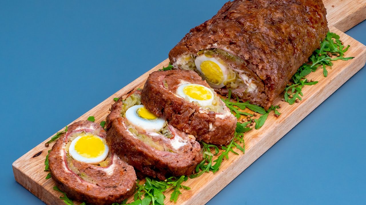 It is all over the Internet! This roulade made of minced meat and eggs is fantastic!