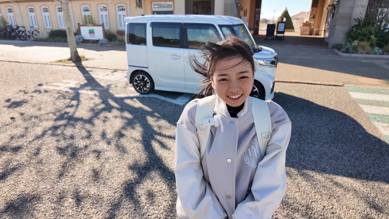 風、強すぎて前髪大暴れ