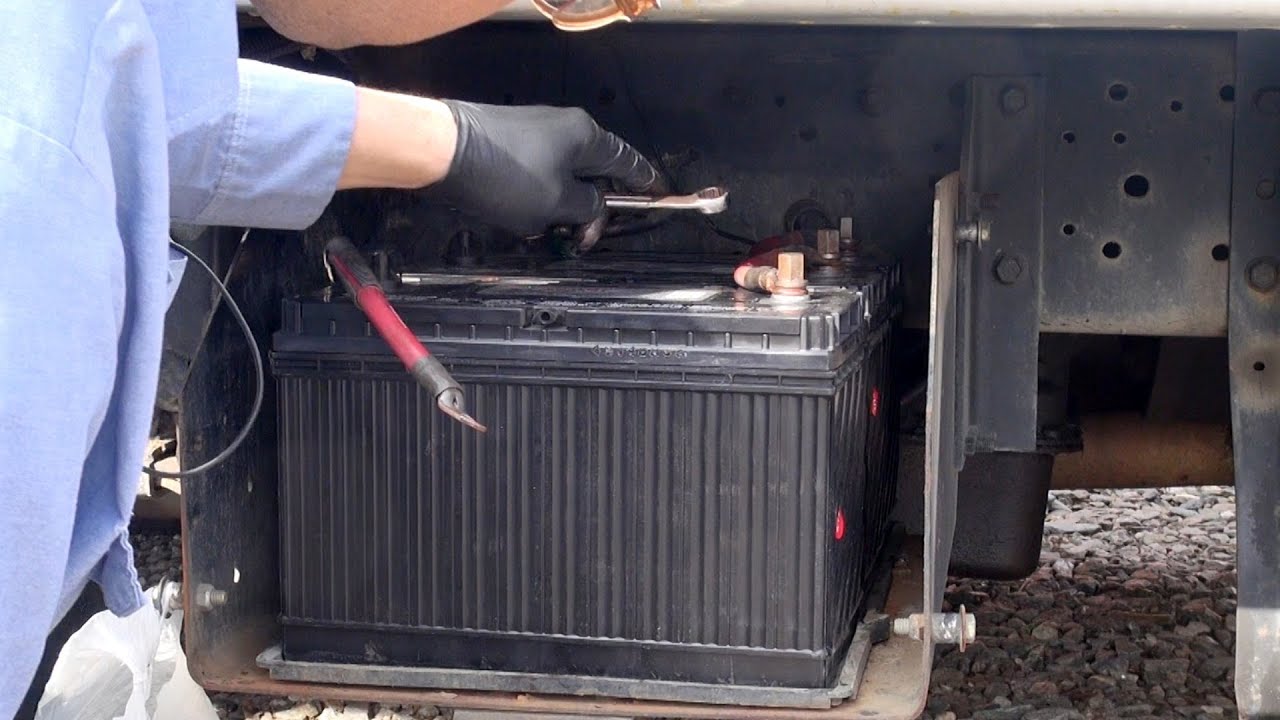 Change Truck Battery in Big Truck 2 - YouTube