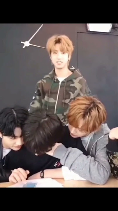 Oh my God, Han wants attention😘😘♥️ #minsung #hanjisung #leeknow ##스트레이키즈#한#리노는기여어#ハン#リノ