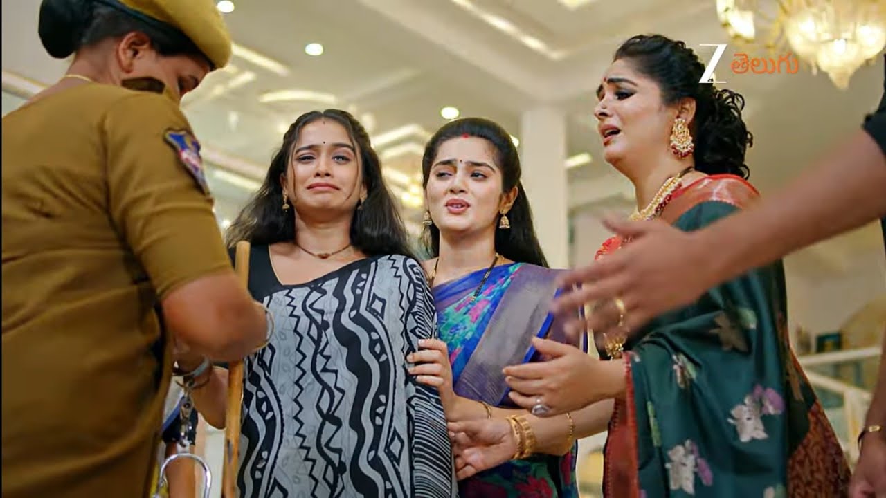 7-3.రోహిత్ ని చంపినందుకు ప్రీతిని అరెస్ట్ చేస్తున్న పోలీసులు లీలావతి కి నిజం తెలియకుండా ఆనంద కంగారు