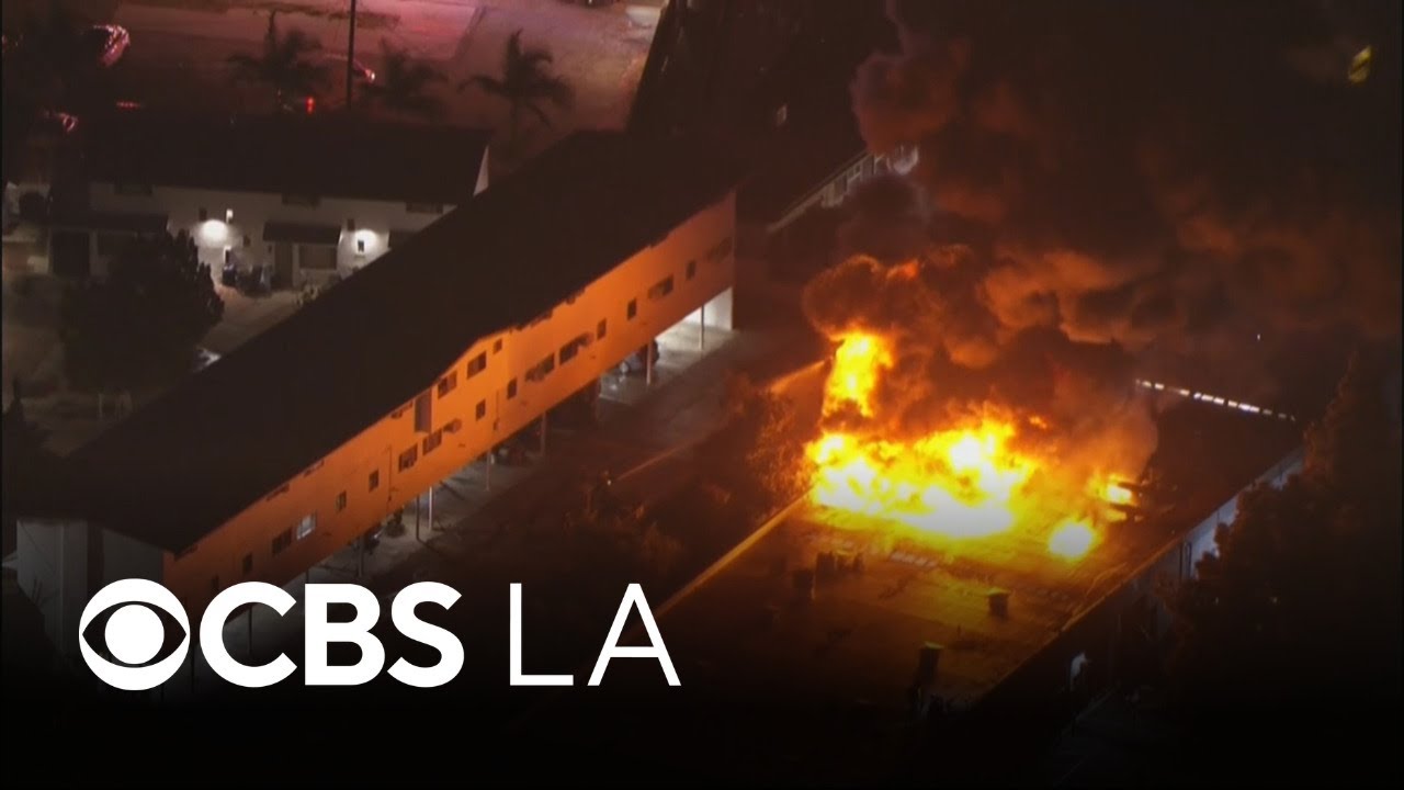 2-alarm fire engulfs Montebello strip mall