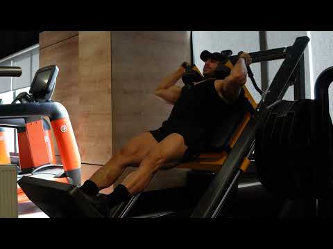 هاك سكوات Hack Squat 