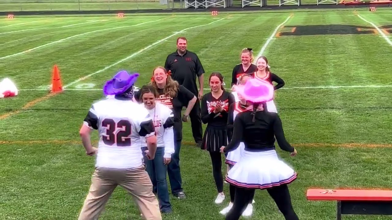 Homecoming 2023: Cheerleader-Teacher Dance Off
