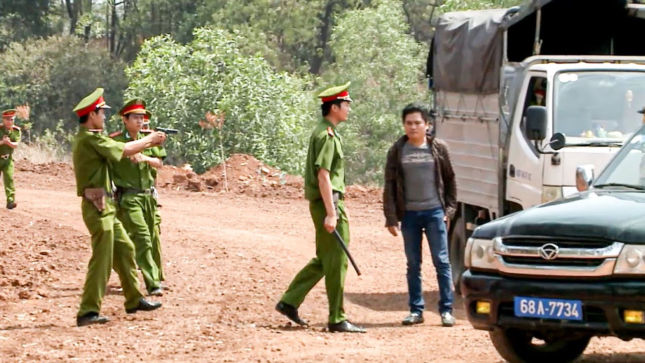 cán bộ đánh úp xe chở hàng không ngờ Hùng đã đi trước 1 bước