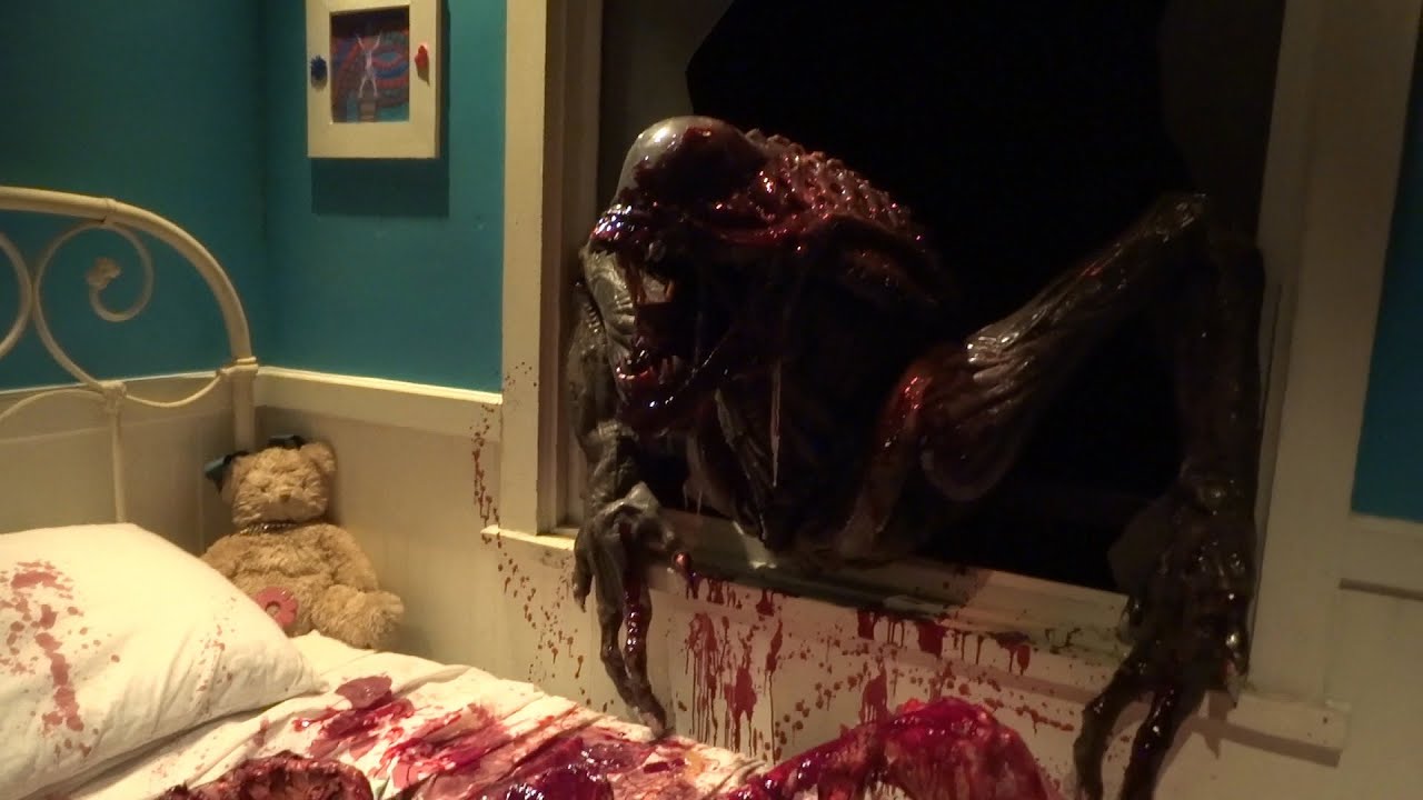 alien vs predator maze lights on preview for halloween horror nights 2015 at universal hollywood youtube - Universal Halloween Night alien vs predator maze lights on preview for halloween horror nights 2015 at universal hollywood youtube - Universal Halloween Night