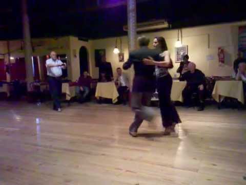 Paula Franciotti & Orlando Scarpelli - Enrosques, Giros y Planeos.