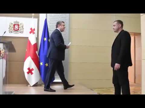 ბიძინა ივანიშვილი ადასტურებს, რომ საპრეზიდენტო კანდიდატად მასთან ერთად სხვებიც განიხილებიან