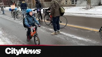 Human bike lane protests cycling path removal in Montreal’s Outremont