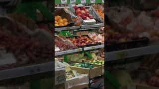 Крысы в Пятёрочке бегают по продуктам и жрут их.