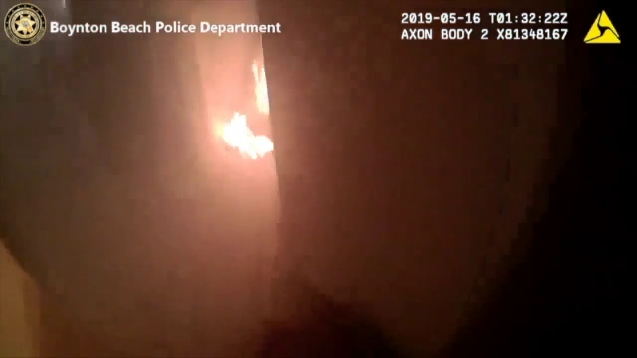 Boynton Beach Police rescue two small children from house fire - YouTube