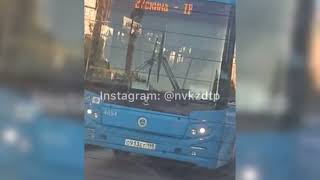 В Новокузнецке водитель управлял автобусом ногами